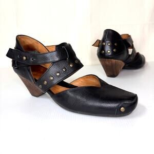 Rare JOHN FLUEVOG Swift Creek Low Heels Size 10 Black Leather Designer Western